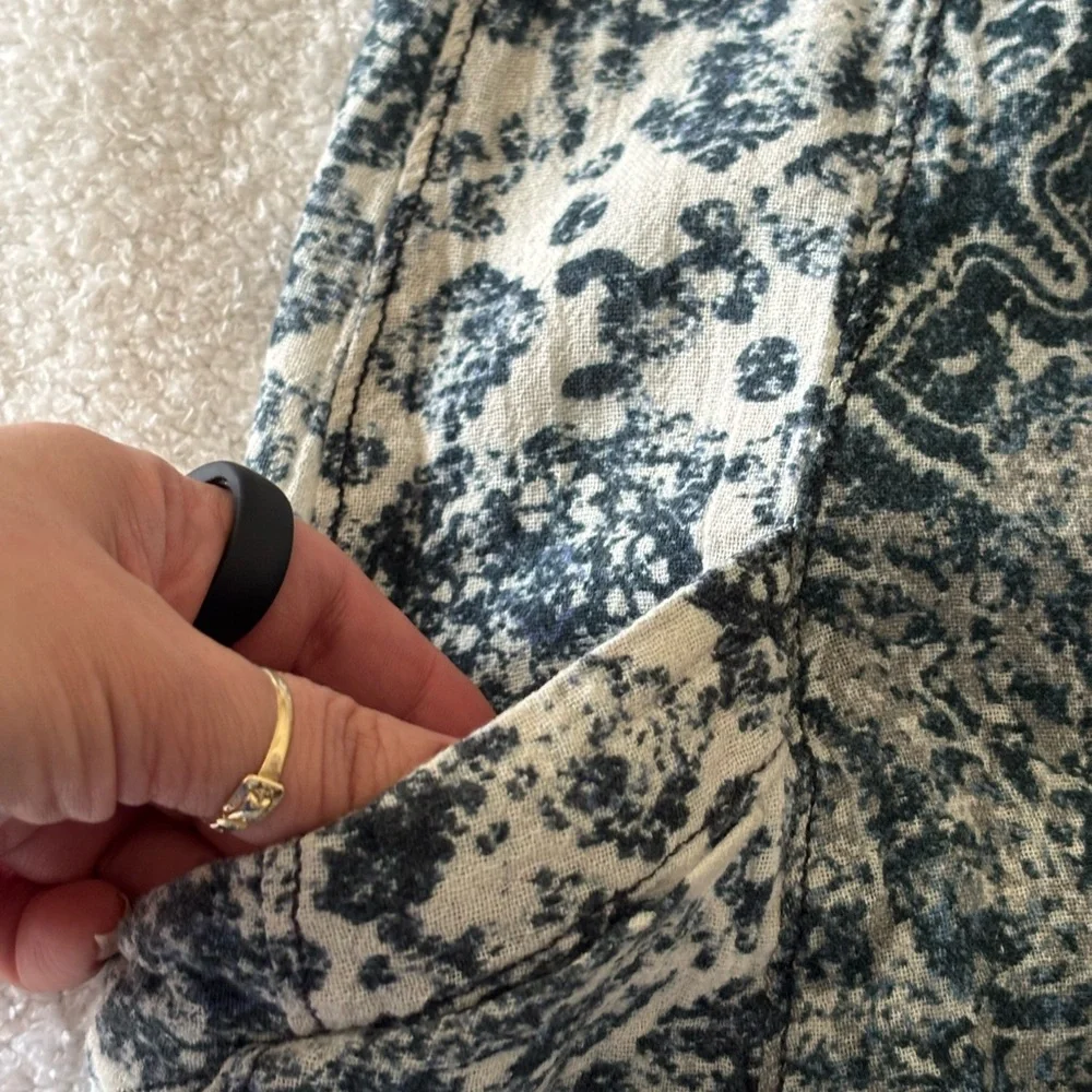 Free People Blue and White Cargo Shorts - Picture 7 of 11